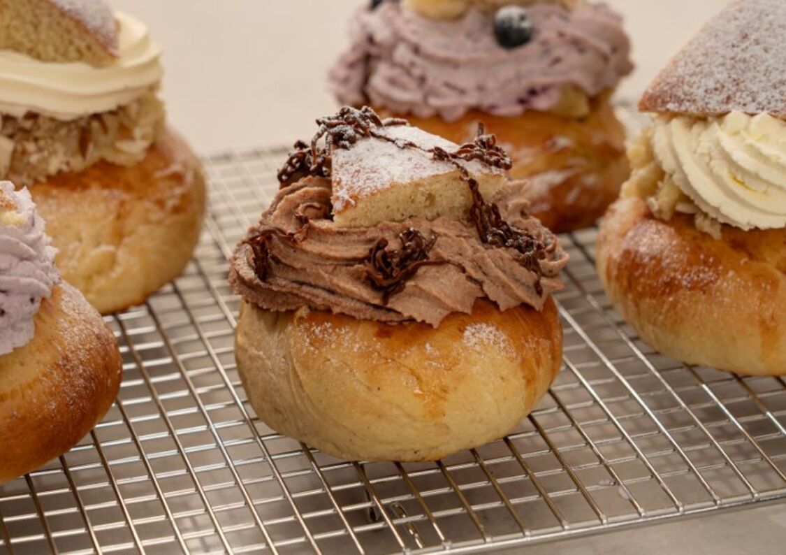 Fastelavnsboller med Nutella-flødeskumming og sjokoladebiter