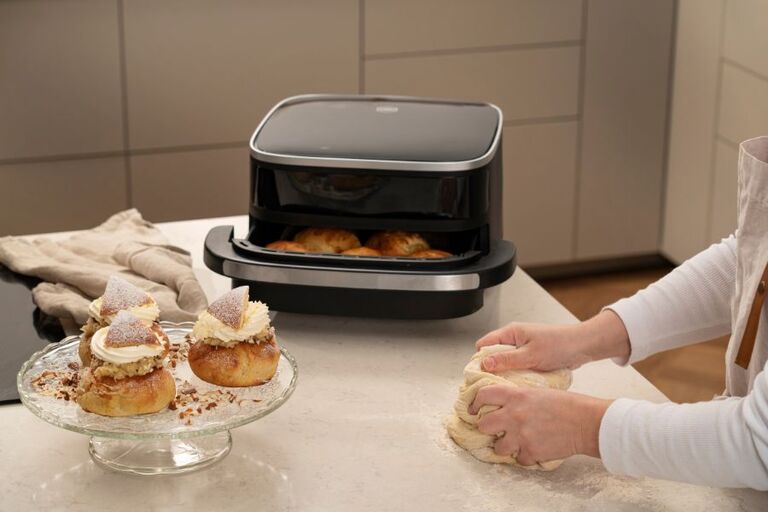 Bli mester i fastelavnsboller med hjelp fra Easy Fry XL Surface.