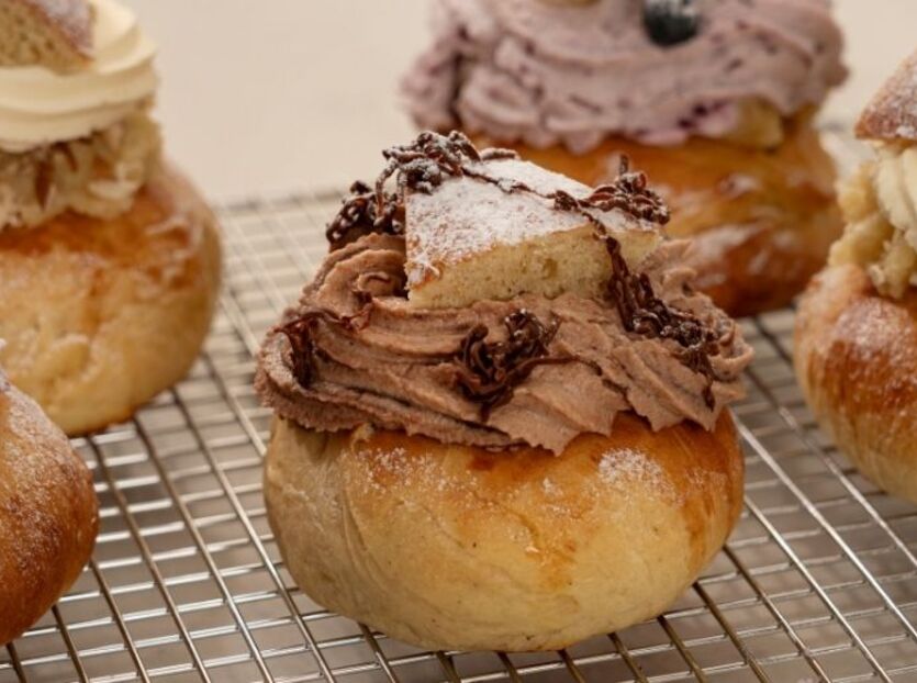 Fastelavnsboller med nutellakrem og hakket sjokolade