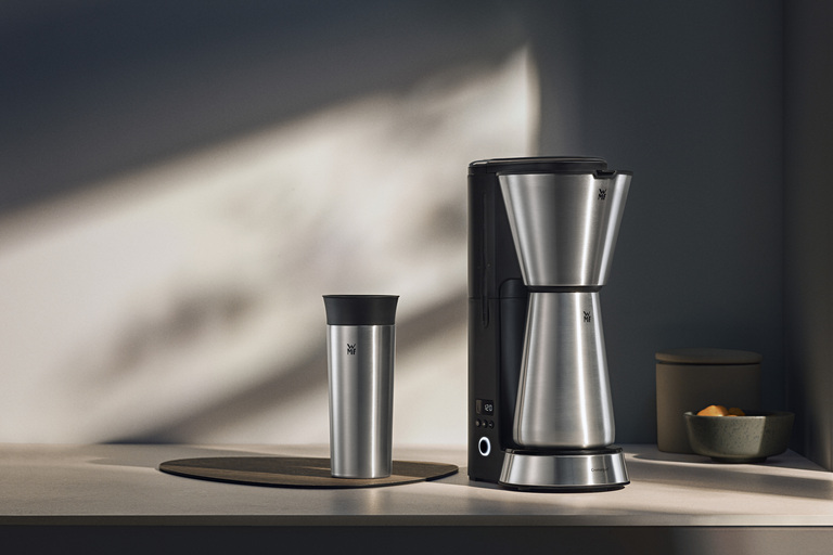 Nyt aromatisk, fyldig kaffe allerede fra den første koppen.