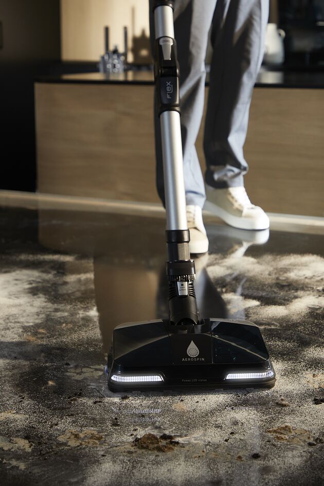 X-Force 13.60 Flex Aqua støvsuger for hjem med kjæledyr. Inkluderer Aqua Head for effektiv vannrengjøring av gulv.