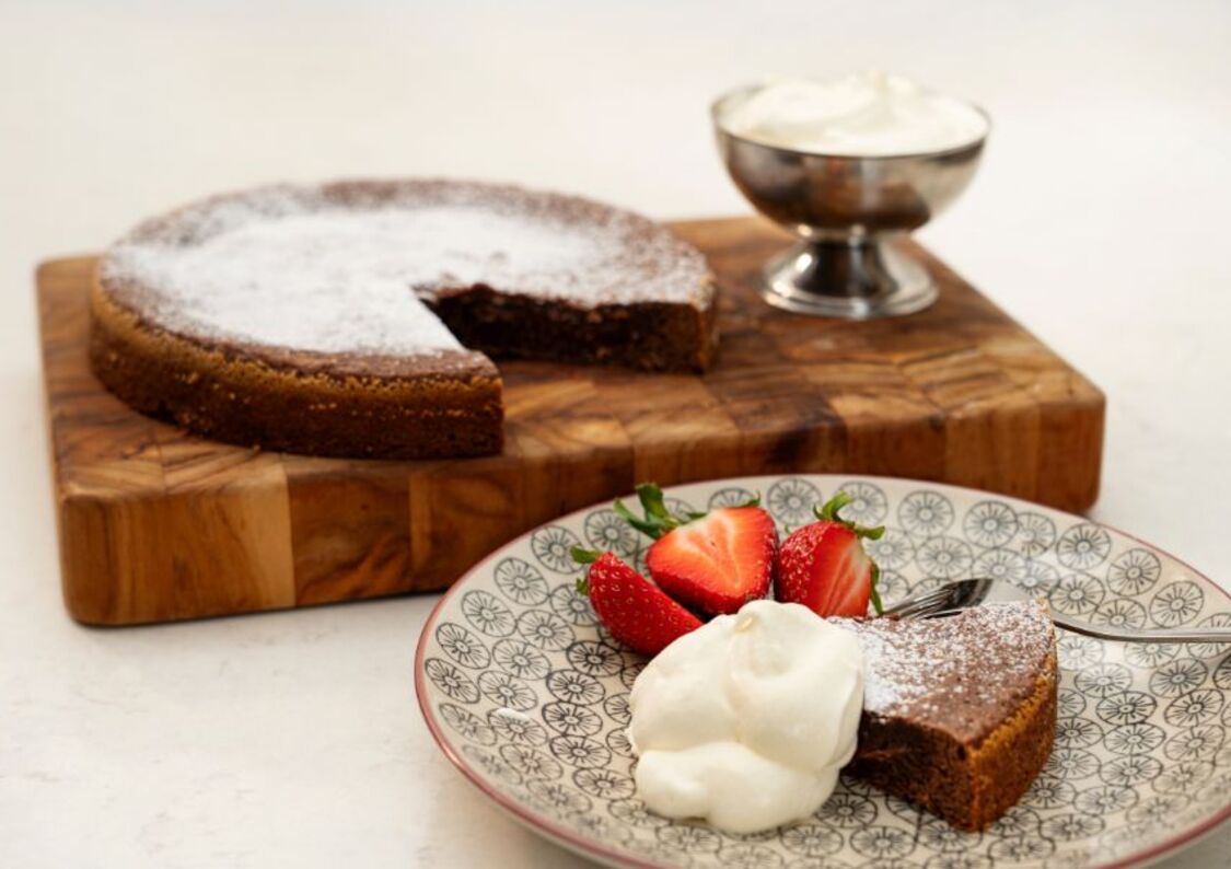 En klassisk kladdkake er en ekte favoritt som er like enkel å bake som den er god å spise.