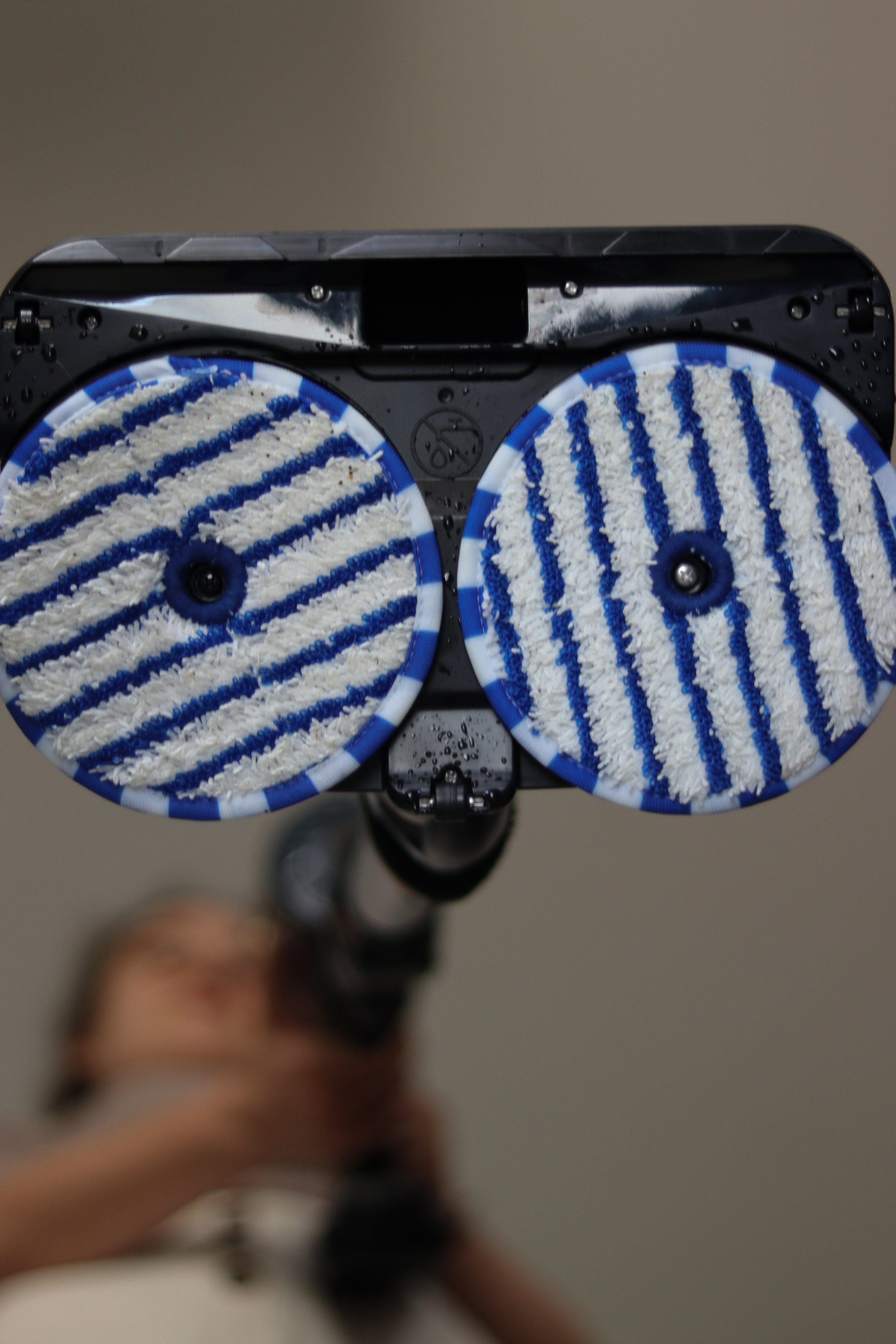 Aerospin aquahead munnstykke med roterende børster og mekanisk motor.