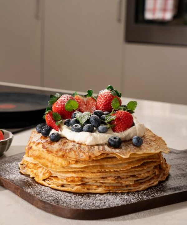 Søtere toppinger: krem og bær, syltetøy, smør og sukker – eller hvorfor ikke unne deg selv is og sjokoladesaus med strøssel!