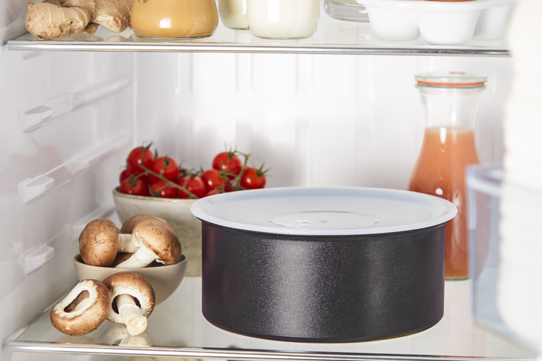 Lagre enkelt i kjøleskapet med Ingenio-lokk