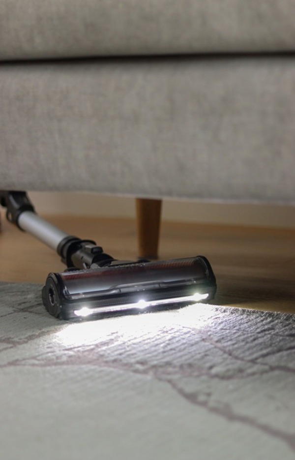 LED-belysning for å se under sofaer og i mørke hjørner.