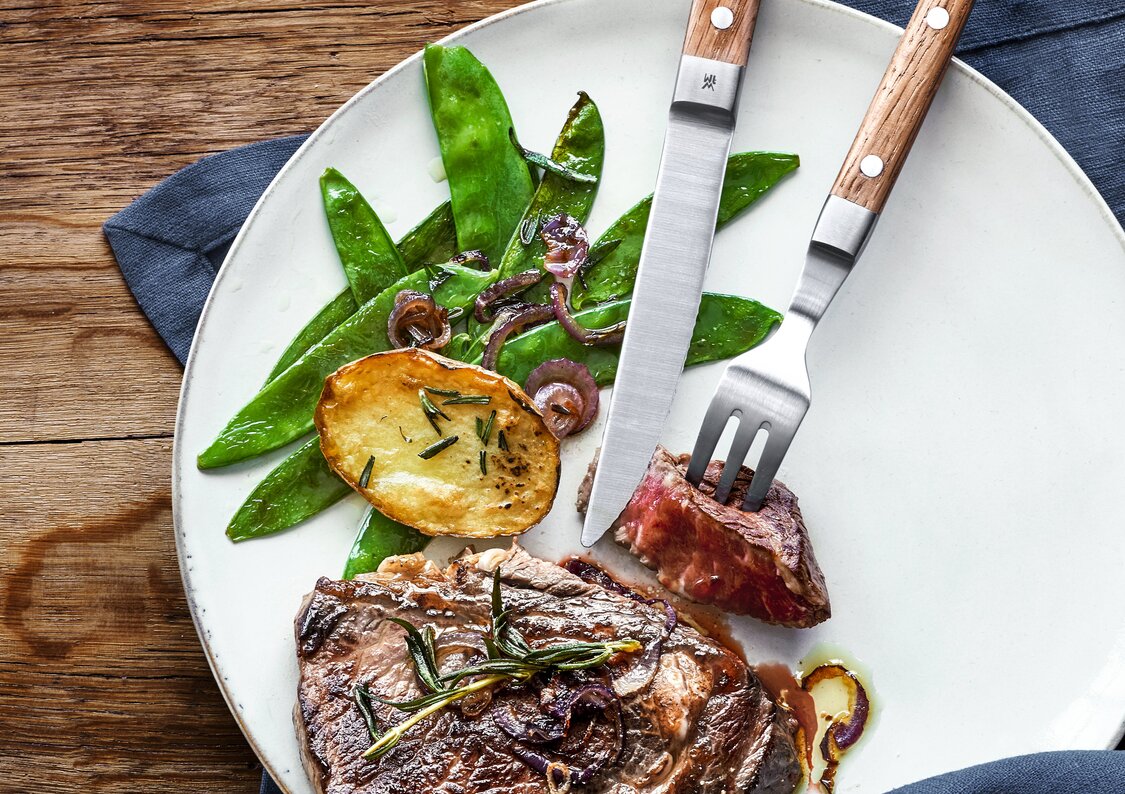Smidde kniver med tagget egg