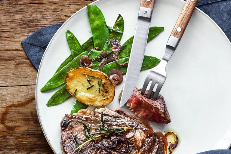 Smidde kniver med tagget egg