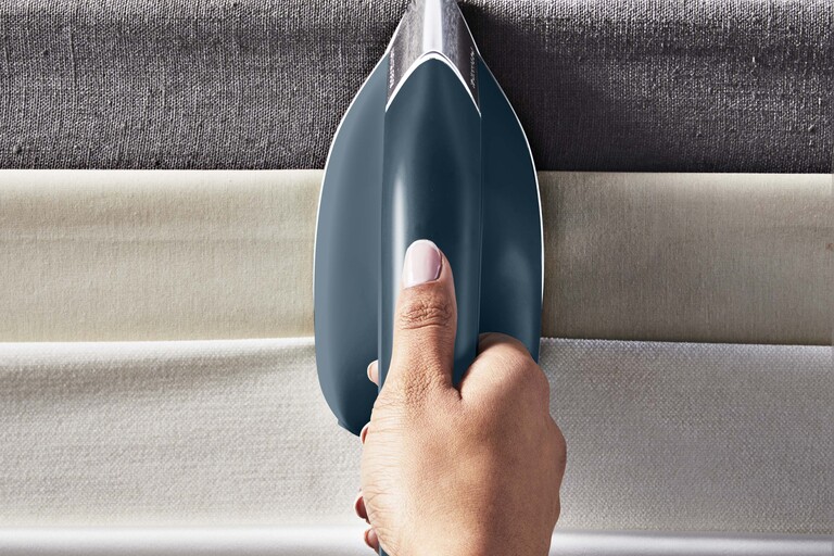 Rengjøre undersiden av strykejernet